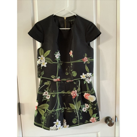 Ted Baker Romper Playsuit Kaysha Sz 2 Multi Cascading Floral Short Sleeves Black - Picture 2 of 12